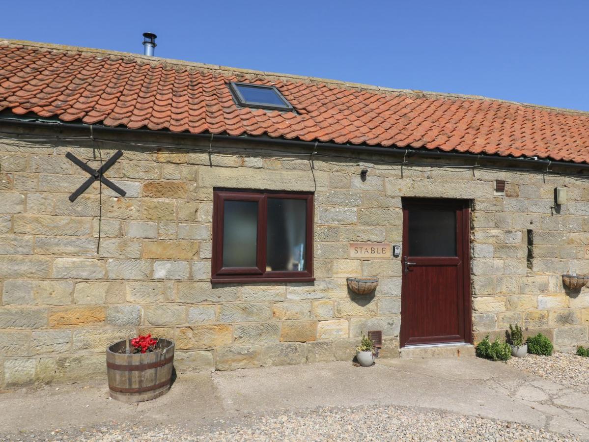 Stable Cottage Staintondale Bagian luar foto